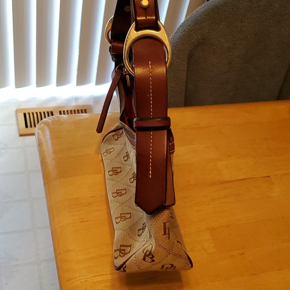 Dooney & Bourke purse - Picture 5 of 8